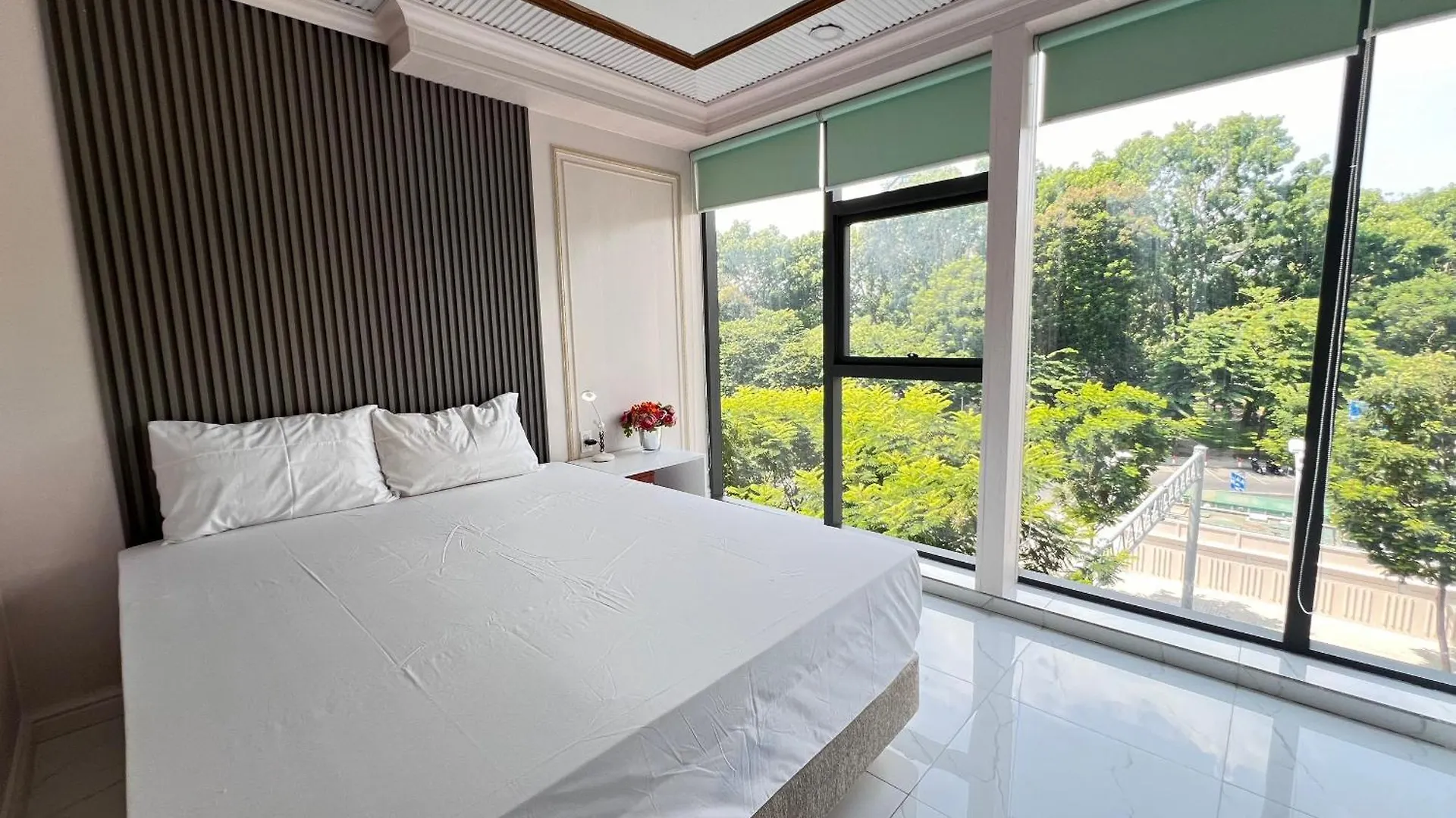 Thu\'S Apartment Near Ben Thanh Market contacts